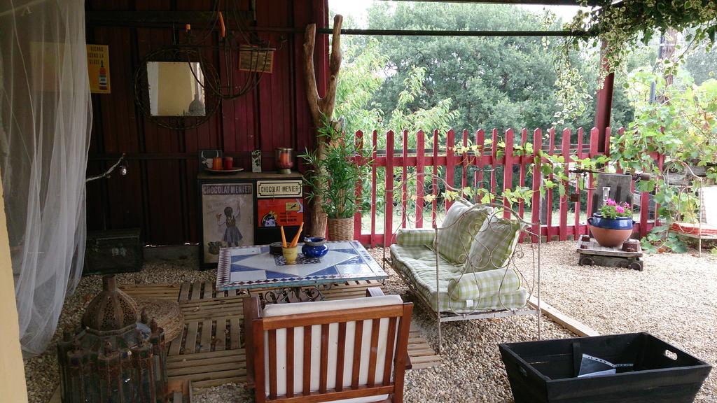 Le Mas Du Ruisseau Bellegarde  Habitación foto